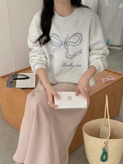 韩系蝴蝶结~ 刺绣蝴蝶结微宽松卫衣 (白灰色)