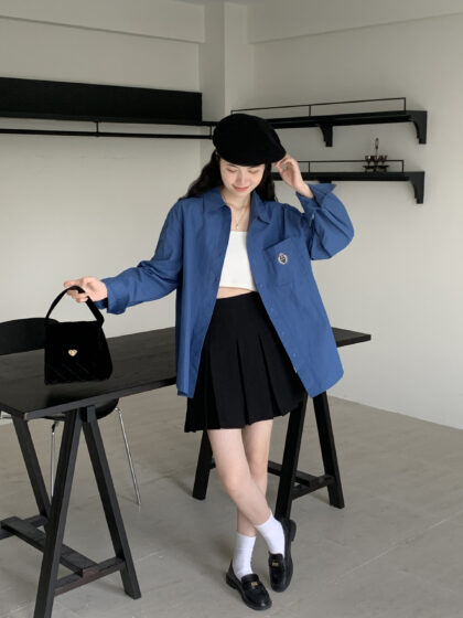 初秋入场1~ 刺绣徽章经典廓形衬衫 (杏色)