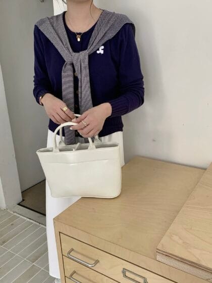 济州蓝海~ 针织刺绣显白藏蓝披肩两件套