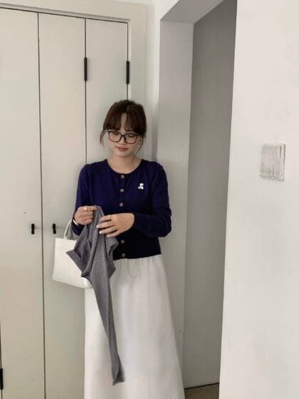 济州蓝海~ 针织刺绣显白藏蓝披肩两件套