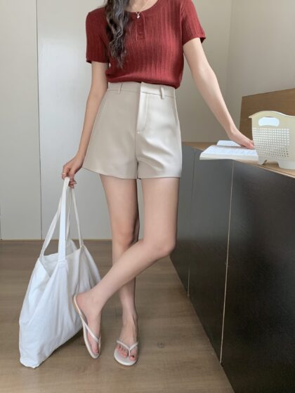 4 season 2.0 High Waisted Shorts in Beige