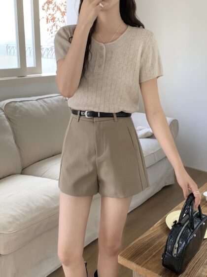 4 season 2.0 High Waisted Shorts in Olive Khkai