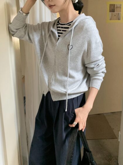 Hearty Soft Knit Cardigan 舒芙蕾~ 爱心刺绣柔软针织衫 (3 colours)