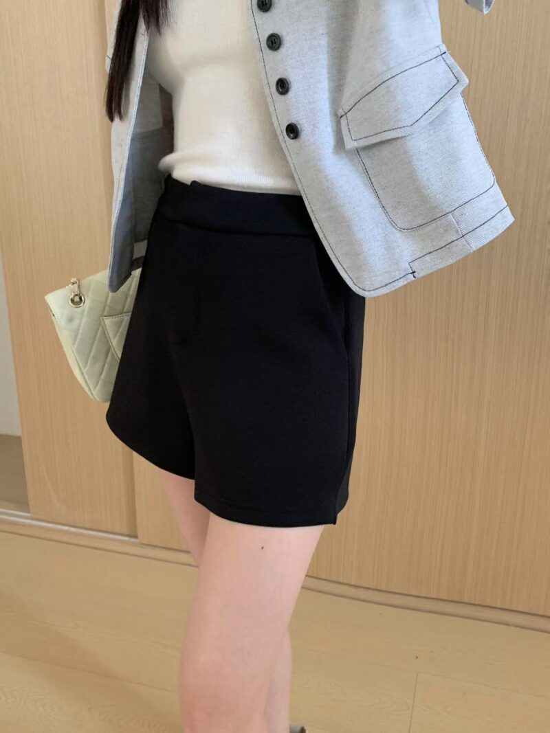 无束缚感~ 莫代尔空气舒适高腰短裤 (黑色) | Breeze Fit HW Shorts in Black - Image 4