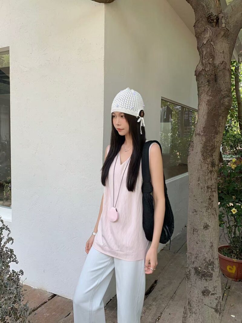 极简高智~ 双层皱褶肌理V领无袖衫 | Pleated V Neck Blouse (2 colous) - Image 6