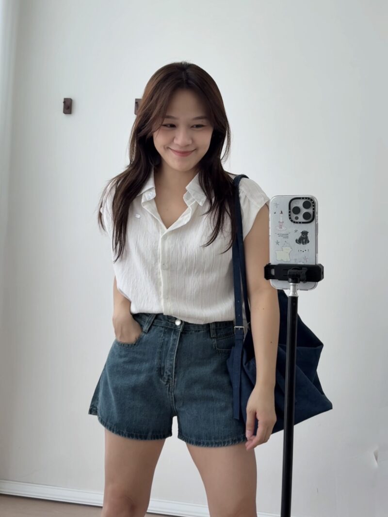 有点特别~ 垂感柔软条纹上衣 | Soft Stripe Top in Beige