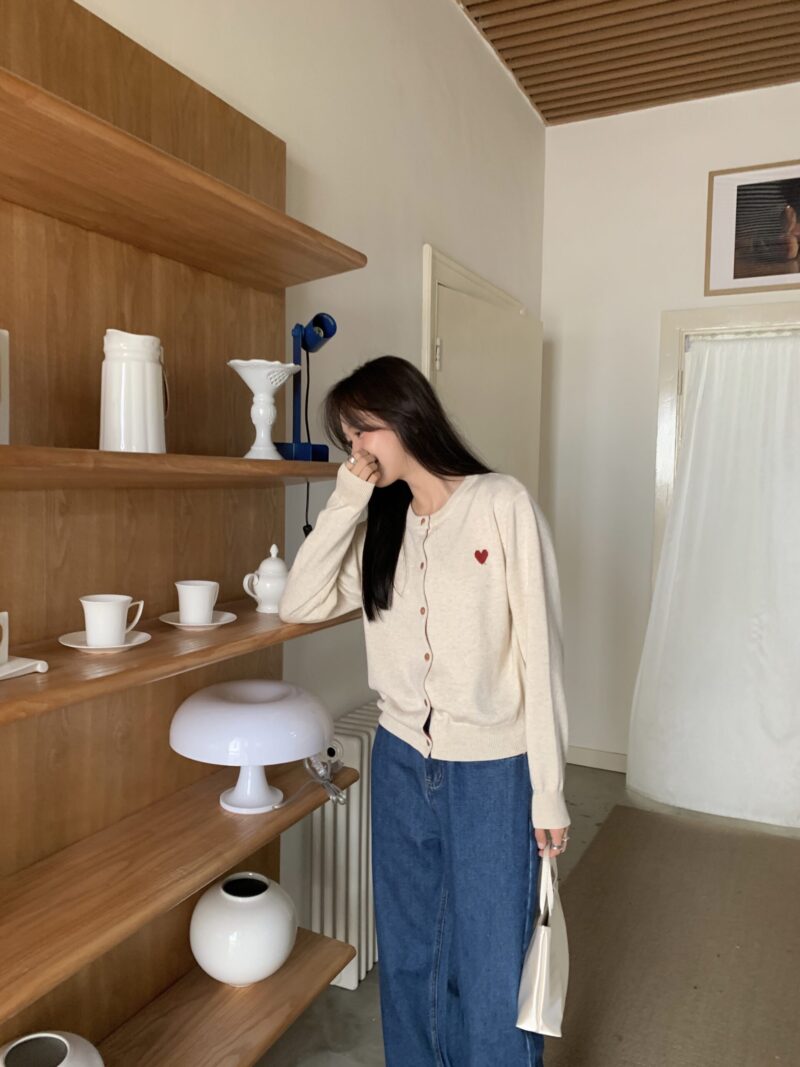 爱心C位~ 燕麦杏色质感主推款开衫 Heart Shape Cardigan in Cream - Image 5