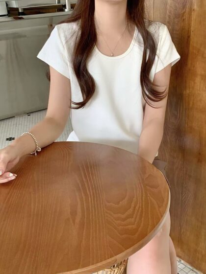 零重力感~ 质感铜氨丝空气小飞袖U领Tee (慕斯杏) | SilkAir U-Neck Tee (Mousse Cream)