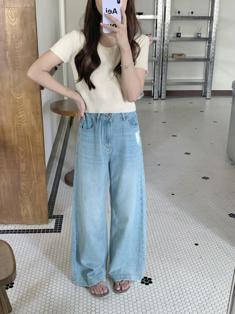 夏季牛仔~ 很好看的刷破牛仔蓝直筒落地裤 | Summer Denim Distressed Straight Jeans - Image 4