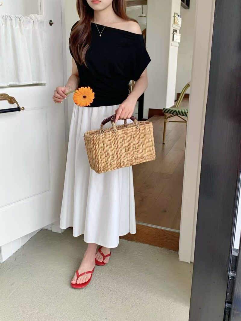 微甜心思~ 高弹力舒适棉斜肩上衣 白色 | Soft Bloom Top in White - Image 12