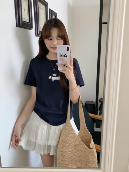刺绣腊肠狗~ 超舒适level100%刺绣Tee 深蓝色 | Dachshund Embroidery Tee in Navy