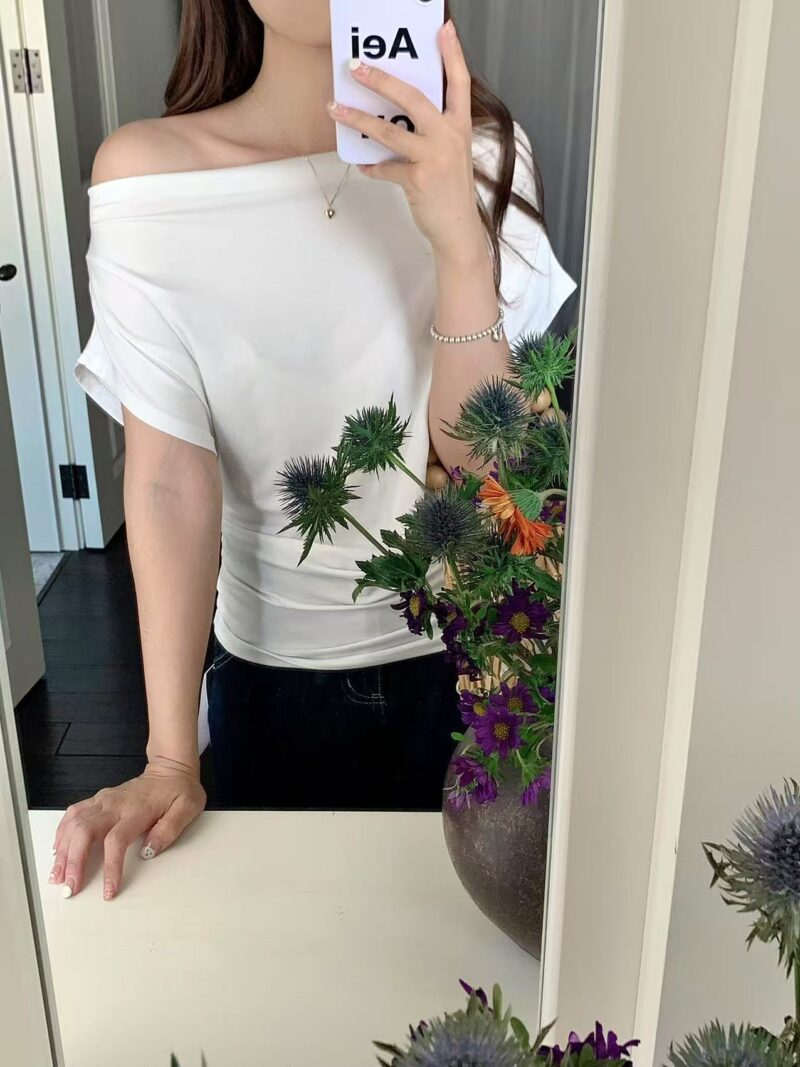 微甜心思~ 高弹力舒适棉斜肩上衣 白色 | Soft Bloom Top in White - Image 15