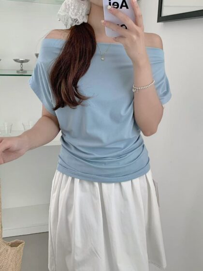 微甜心思~ 高弹力舒适棉斜肩上衣 天蓝 | Soft Bloom Top in Sky Blue
