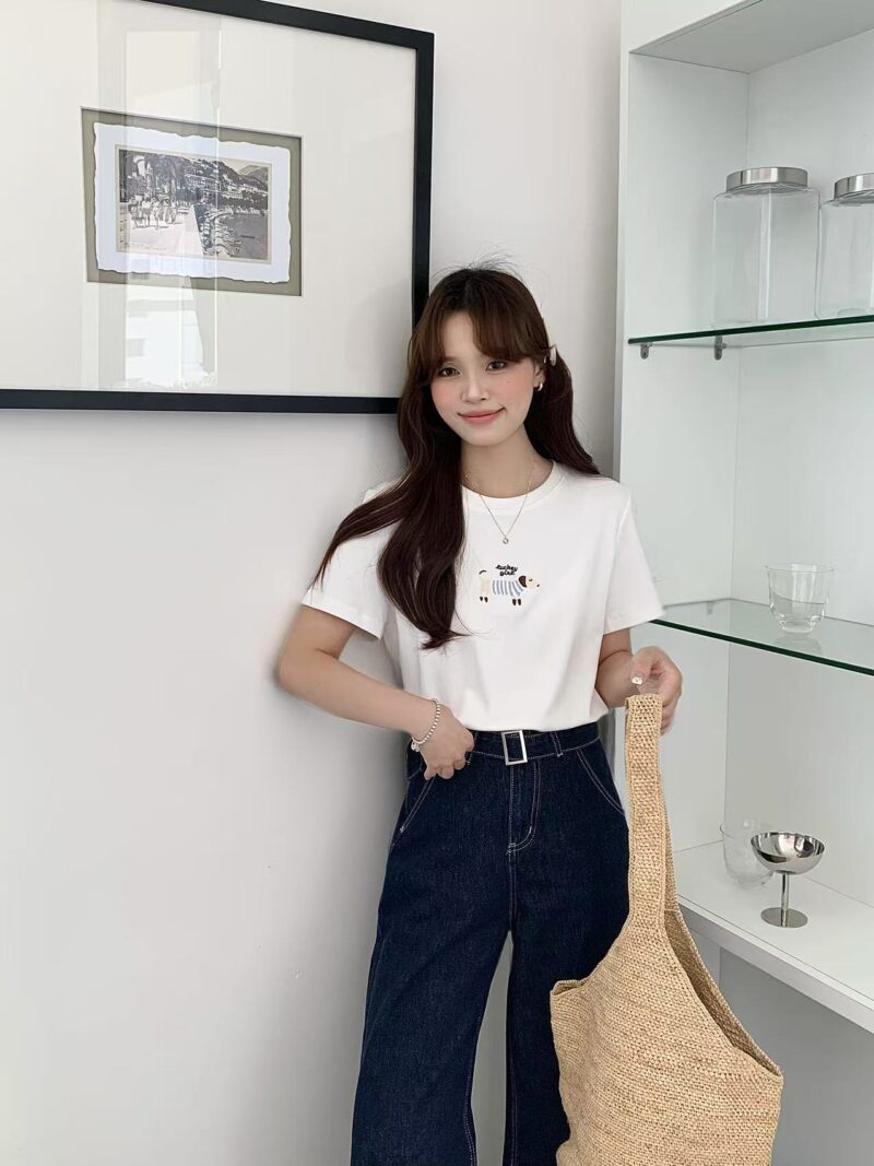 刺绣腊肠狗~ 超舒适level100%刺绣Tee 深蓝色 | Dachshund Embroidery Tee in Navy - Image 2